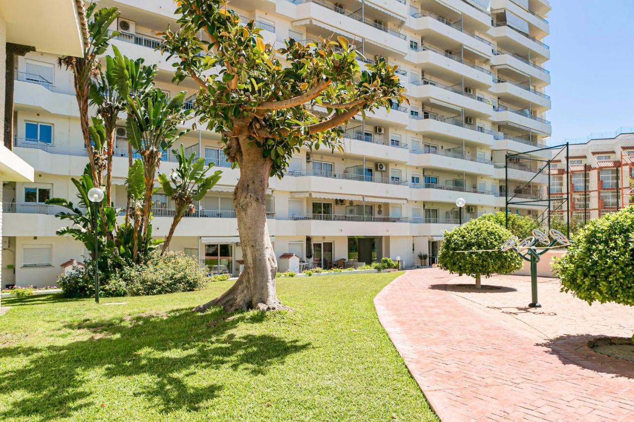 MalagadeVacaciones - La Carihuela Palace Torremolinos Exterior foto